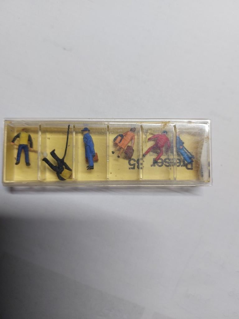 VICDUEKG 60 stuks mini-modelspoorwegfiguren, beschilderd, zittende en