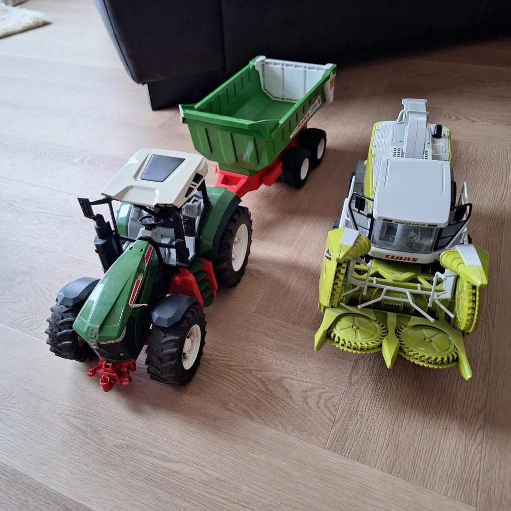 Bruder Maishakselaar en Tractor met kar - Groot Speelgoed, Ophalen of Verzenden, Gebruikt, Duwvoertuig