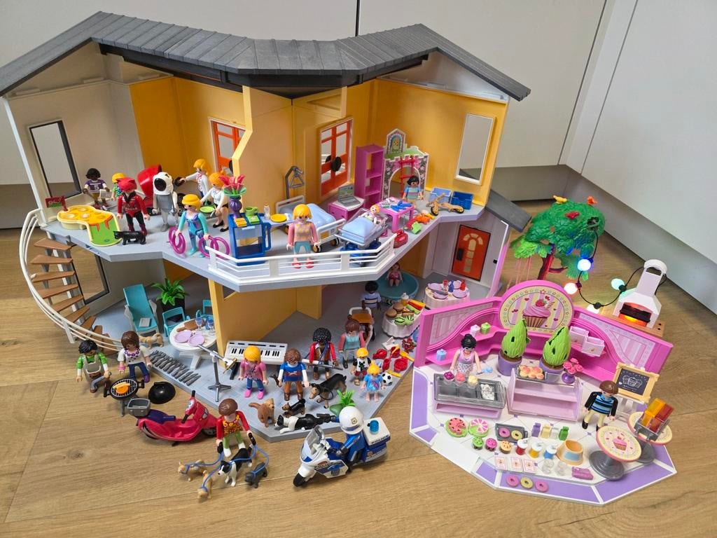 Playmobil 9266 modern woonhuis met inrichting, veel extra's, Kinderen en Baby's, Speelgoed | Playmobil, Ophalen of Verzenden, Zo goed als nieuw