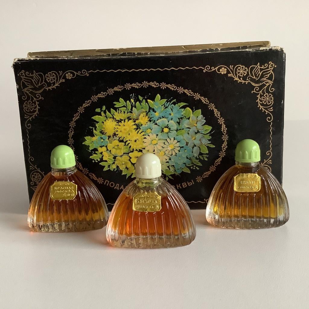 Prachtig zeldzaam Russisch vintage parfumsetje, Ophalen of Verzenden, Zo goed als nieuw, Miniatuur, Gevuld