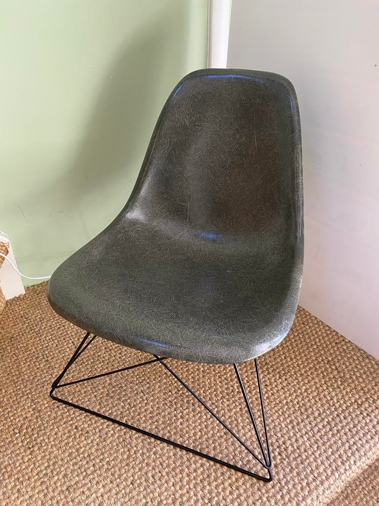 Modernica Low Rod Elephant Grey Fiberglass Stoel, Huis en Inrichting, Stoelen, Gebruikt, Eén, Kunststof, Grijs, Verzenden