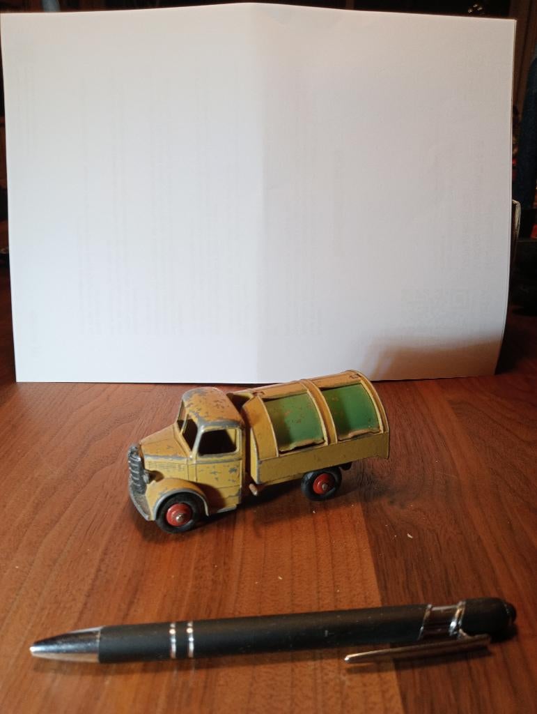 Dinky Toys 252 Bedford vuilnisauto/garbage truck, Hobby en Vrije tijd, Modelauto's | 1:43, Ophalen of Verzenden, Gebruikt, Auto