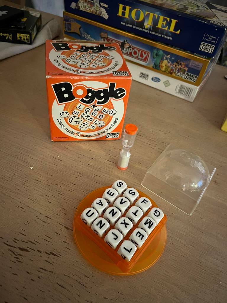 Boggle zgan, Hobby en Vrije tijd, Gezelschapsspellen | Overige, Ophalen of Verzenden, Zo goed als nieuw