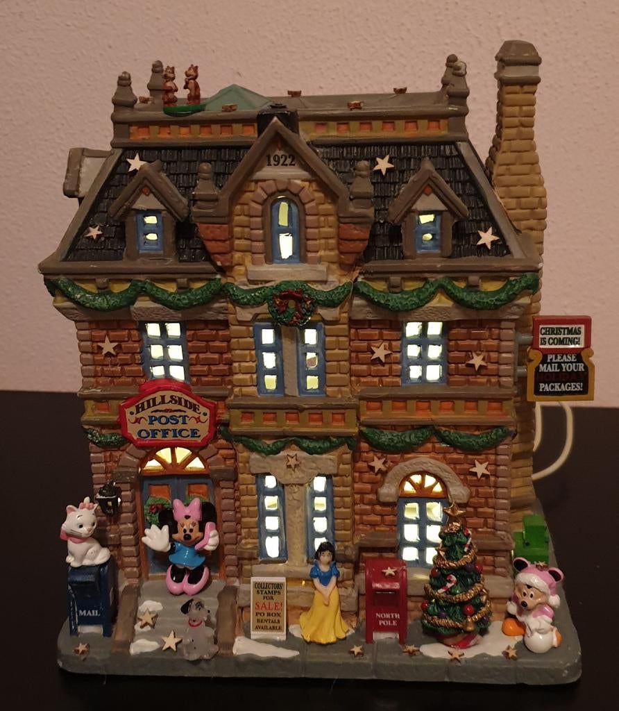 Kersthuis met minnie,mickey,
Dalmatiers.Maria, Diversen, Kerst, Ophalen of Verzenden