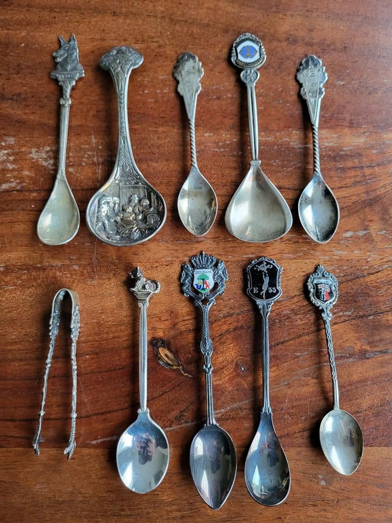 Verzilverde lepeltjes en suikerklontjestang., Ophalen of Verzenden