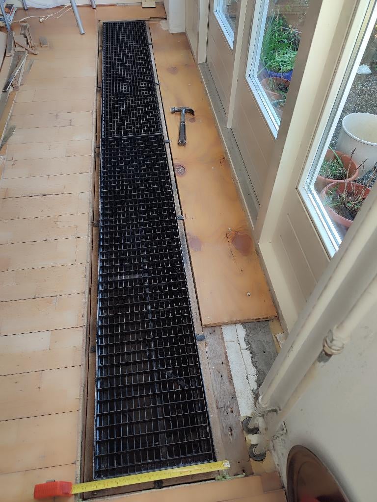 Convectorput compleet, convector, roosters 295 x 30 cm, Gebruikt, Minder dan 30 cm, Radiator, Minder dan 60 cm