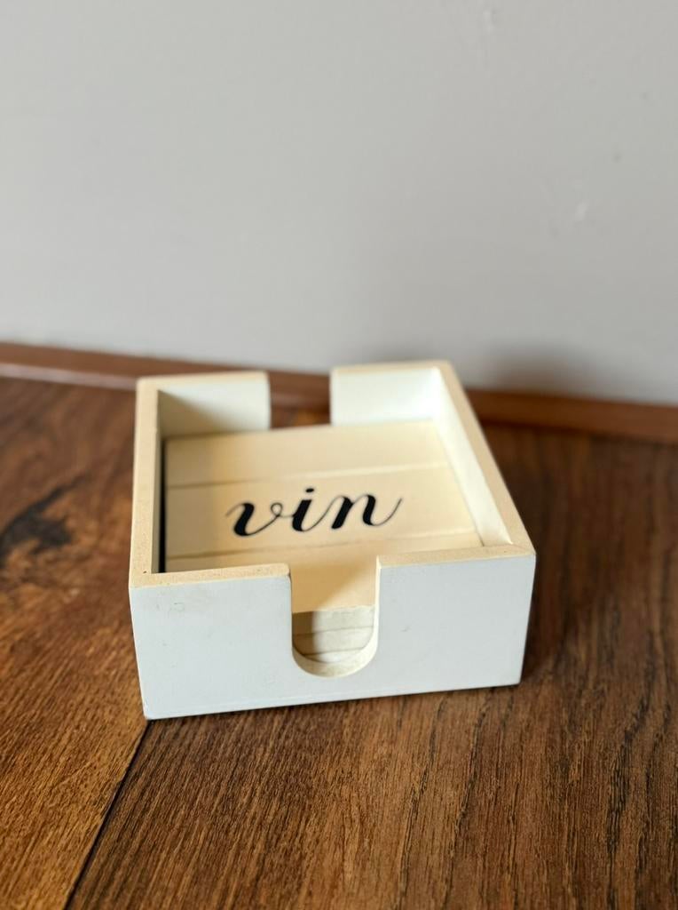 3 Riviera Maison vin onderzetters inclusief witte houder., Ophalen of Verzenden, Gebruikt, Glas of Kopje