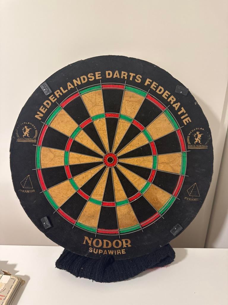 Officieel Nodor Dartbord - Heeft wat liefde nodig, Ophalen of Verzenden, Gebruikt, Dartbord