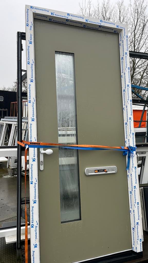 Kunststof voordeur, Kunststof, Deurkozijn, Zo goed als nieuw, Ophalen