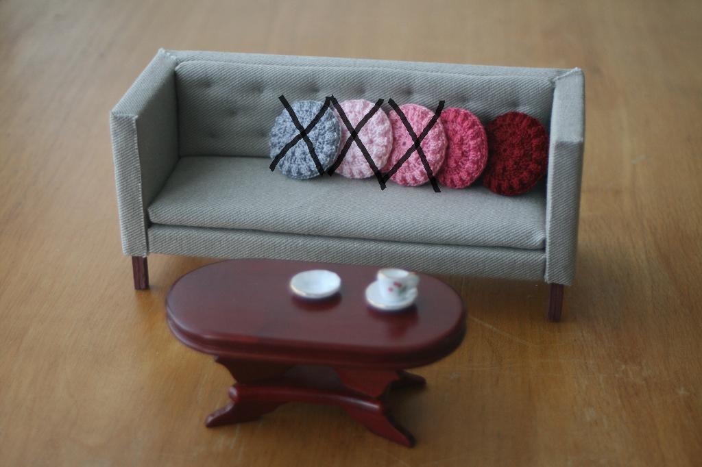 1:12 miniatuur kussentje voor poppenhuis roze, Ophalen of Verzenden, Nieuw, Decoratie
