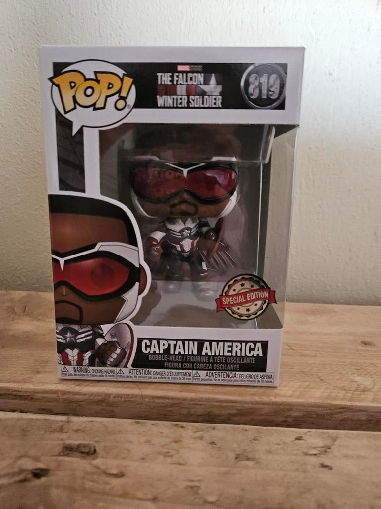 Funko Pop! Marvel FATWS Captain America # 819, Verzamelen, Poppetjes en Figuurtjes, Ophalen of Verzenden, Zo goed als nieuw