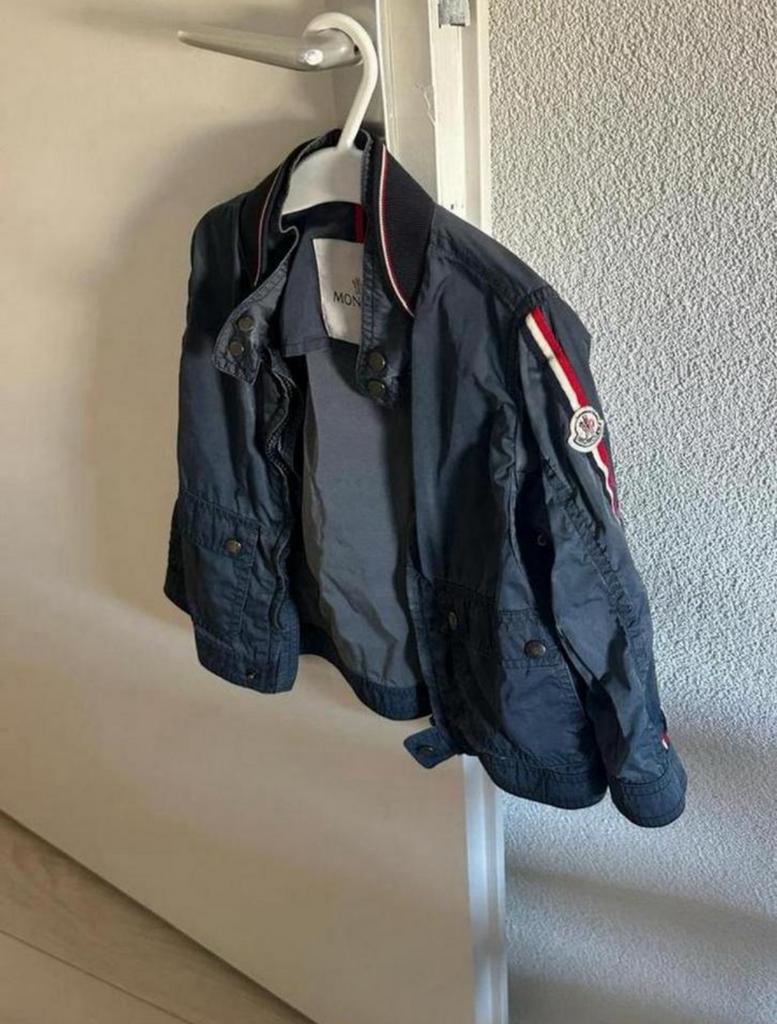 Moncler jongensjas, Ophalen of Verzenden, Zo goed als nieuw, Zwart