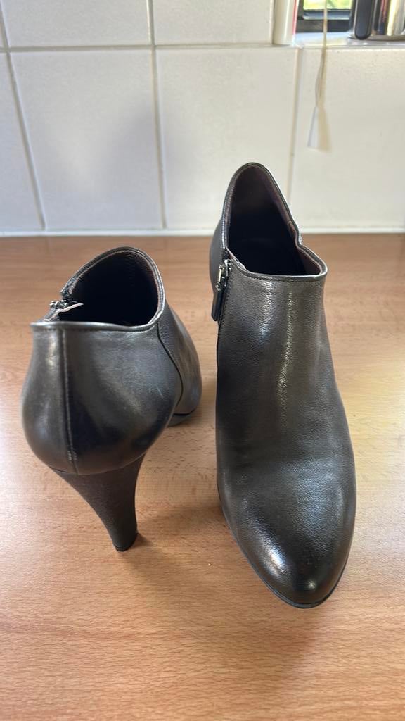 Enkellaarsjes maat 41, Ophalen, Lage of Enkellaarzen, Zo goed als nieuw, Grijs