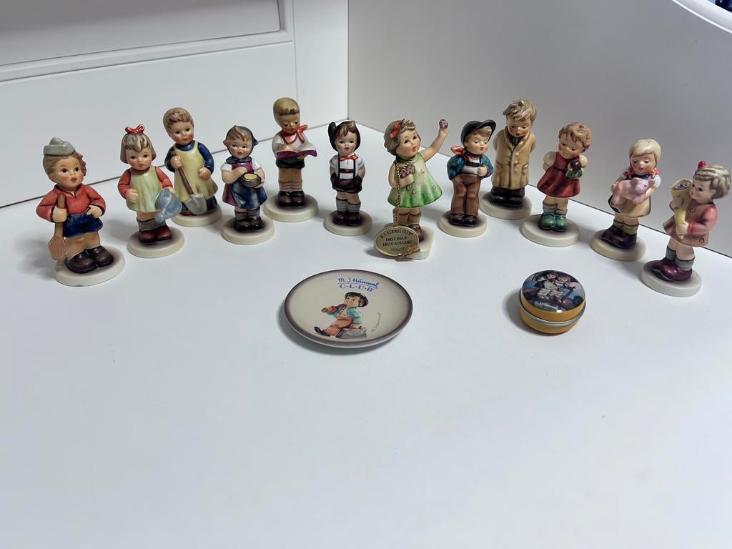 Goebel Collectie Hummel 17 beeldjes & 14 bordjes, Verzamelen, Ophalen, Zo goed als nieuw, Hummel