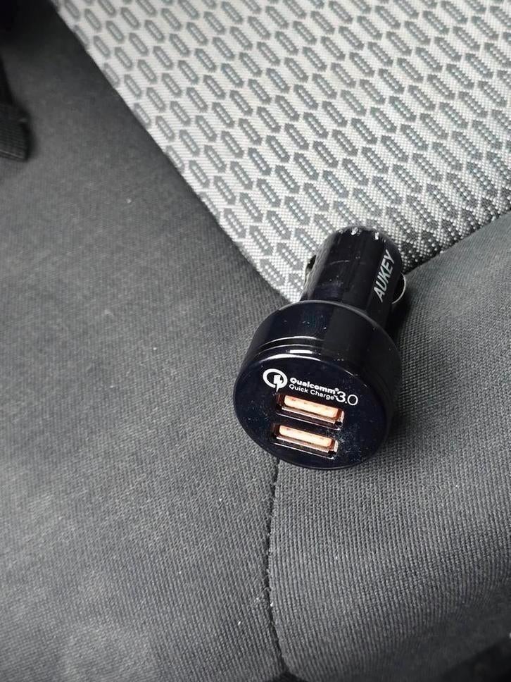 Autolader aukey cc-t8 car charger dual usb 3.0 auto lader, Ophalen of Verzenden, Zo goed als nieuw