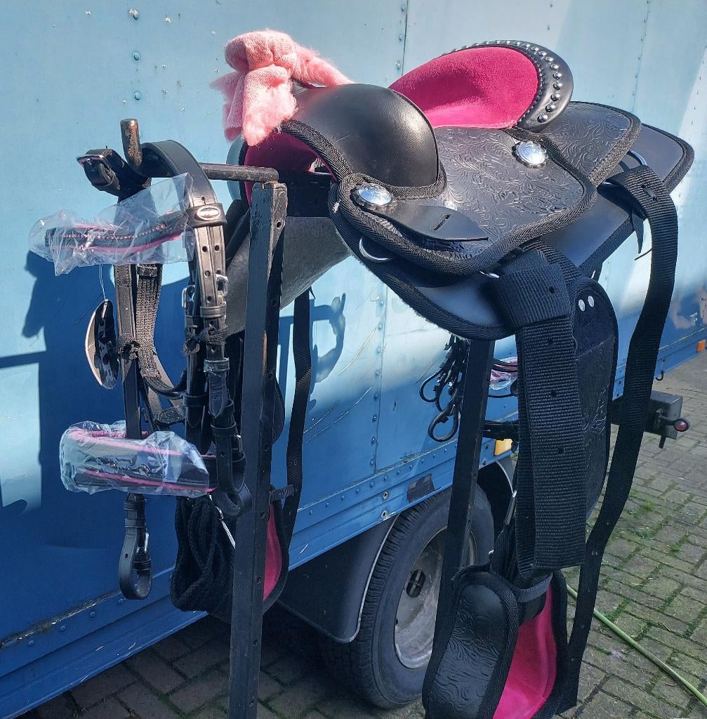 Kinder en western zadels compleet, Dieren en Toebehoren, Paarden en Pony's | Overige Paardenspullen, Ophalen of Verzenden, Nieuw