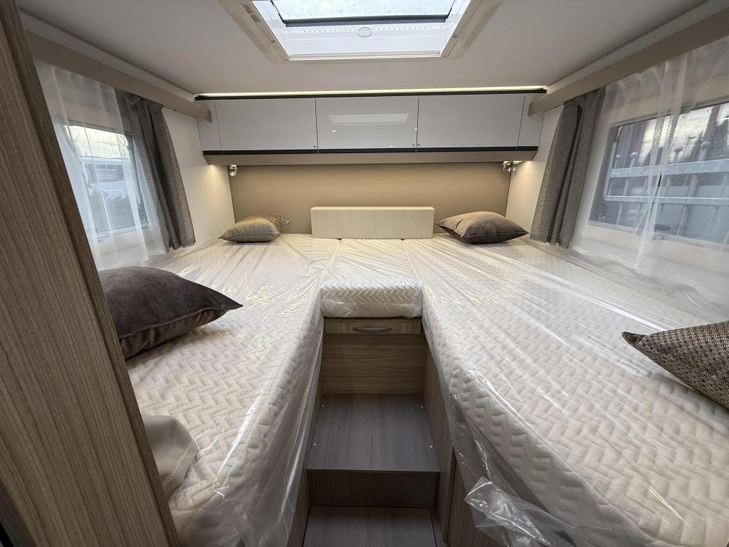 Adria Compact Supreme DL Face-to-Face AUTOMAAT - VOL OPTIES, Automaat, Fiat, Bedrijf, Diesel