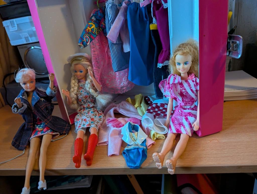 Matell poppen set met kleertjes en haar accessoires jaren 80, Ophalen, Zo goed als nieuw, Babypop