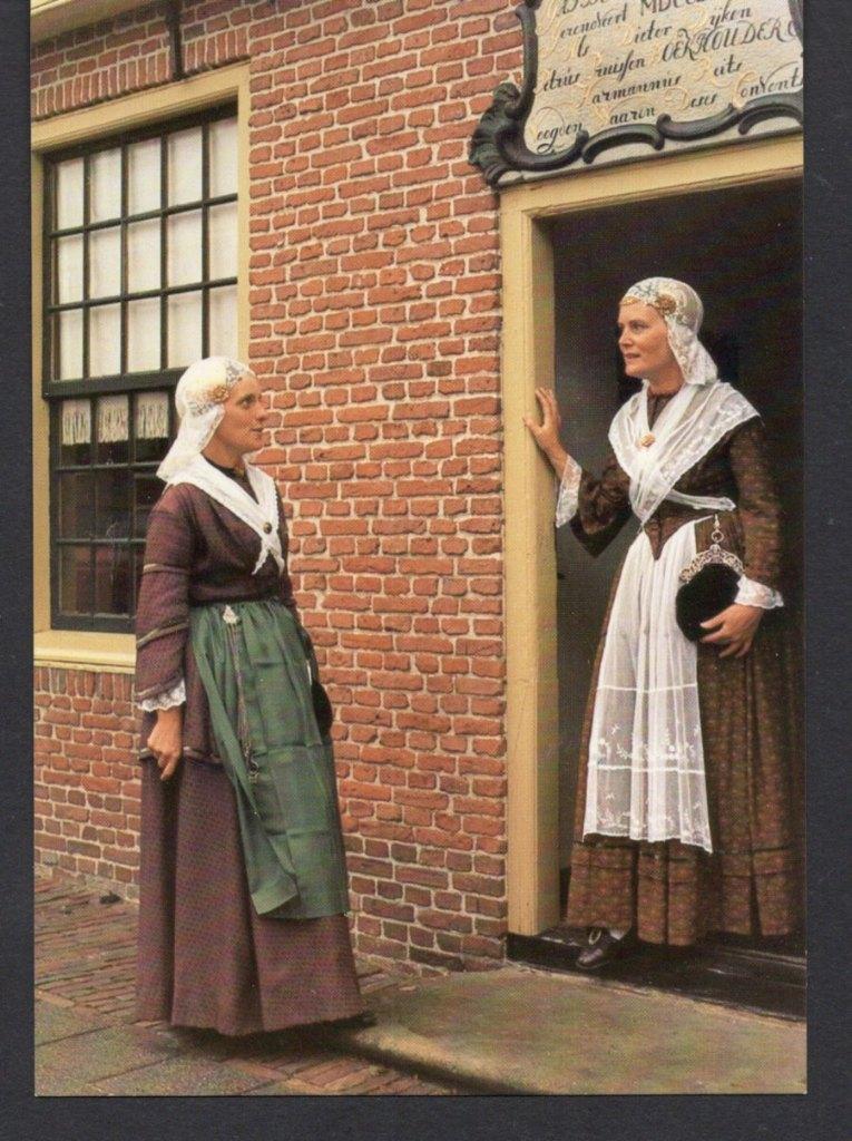 2 Vrouwen gekleed in Groninger Dracht - ca. 1850., Verzenden, 1980 tot heden, Ongelopen, Klederdracht