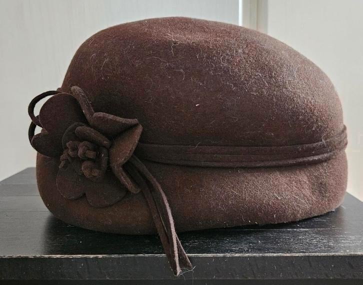 Mooie donkerbruine hoed, Ophalen of Verzenden, Zo goed als nieuw