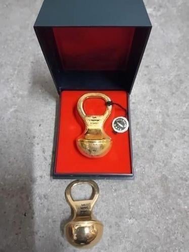 Breda bier sleutelhanger volkswagen - gold plaid flesopener, Verzamelen, Biermerken, Ophalen of Verzenden, Zo goed als nieuw, Flesopener