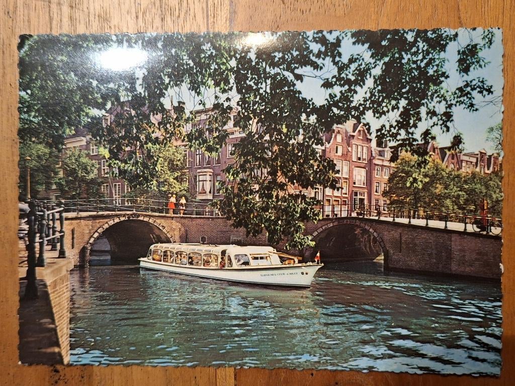 Amsterdam - Gracht met Rondvaartboot, Ophalen of Verzenden, Ongelopen, Noord-Holland