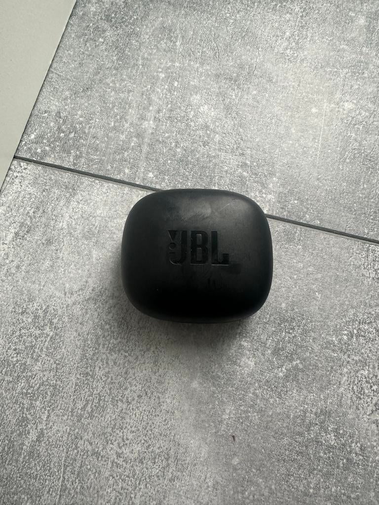 JBL Wave 300TWS oplaadcase (zonder oortjes), Ophalen of Verzenden, Gebruikt, Overige merken, Draadloos