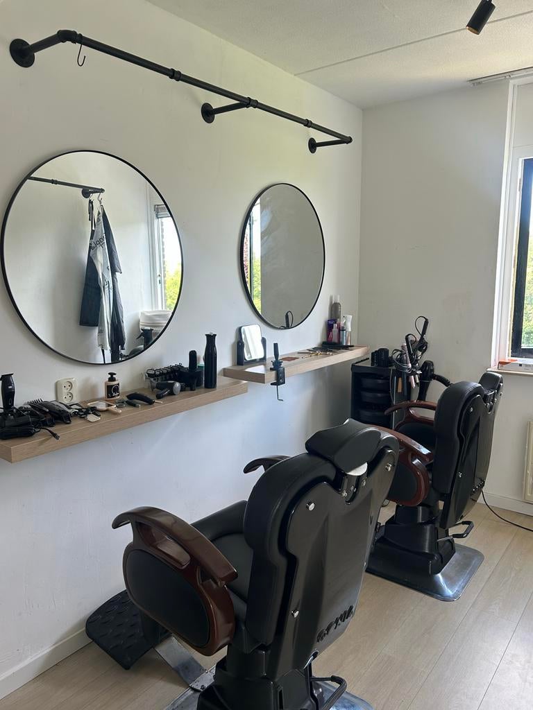 2x goede Barber stoelen Kappersstoelen, Huis en Inrichting, Stoelen, Ophalen, Gebruikt, Twee, Zwart