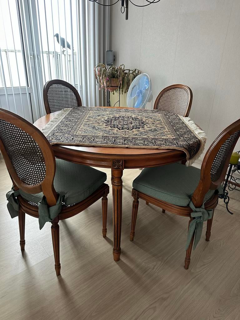 Houten eettafel met 4 stoelen, Huis en Inrichting, Ophalen, Gebruikt, Rond, 50 tot 100 cm