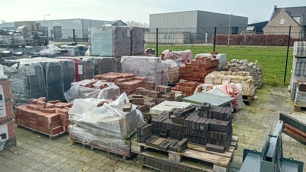 Gevelstenen, vuilwerkers - Diversen, Ophalen, Zo goed als nieuw, Bakstenen