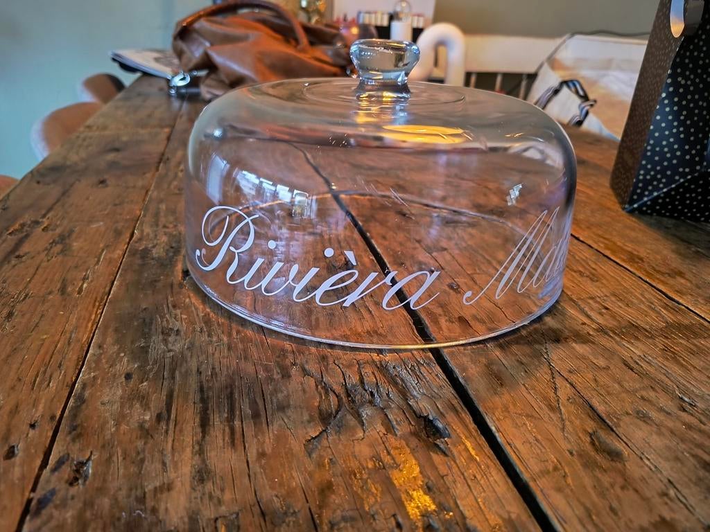 Glazen stolp met 'Rivièra Maison' opdruk, Ophalen