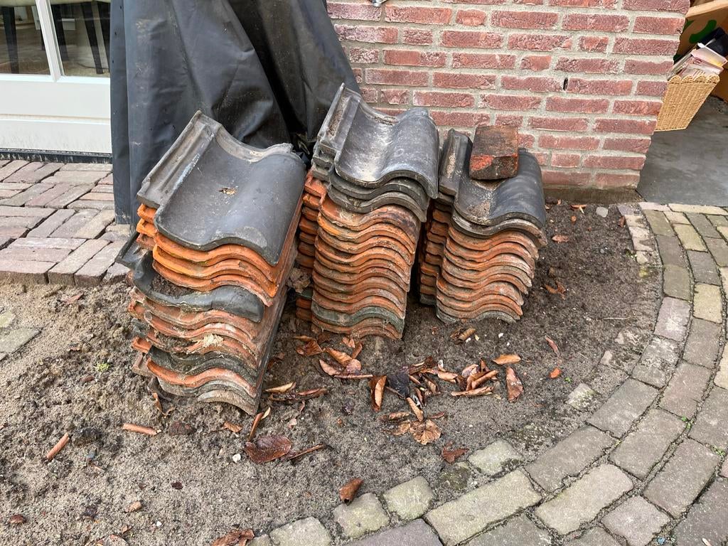 Gratis af te halen: Dakpannen, Ophalen, Gebruikt, Steen of Klei, Minder dan 5 m²