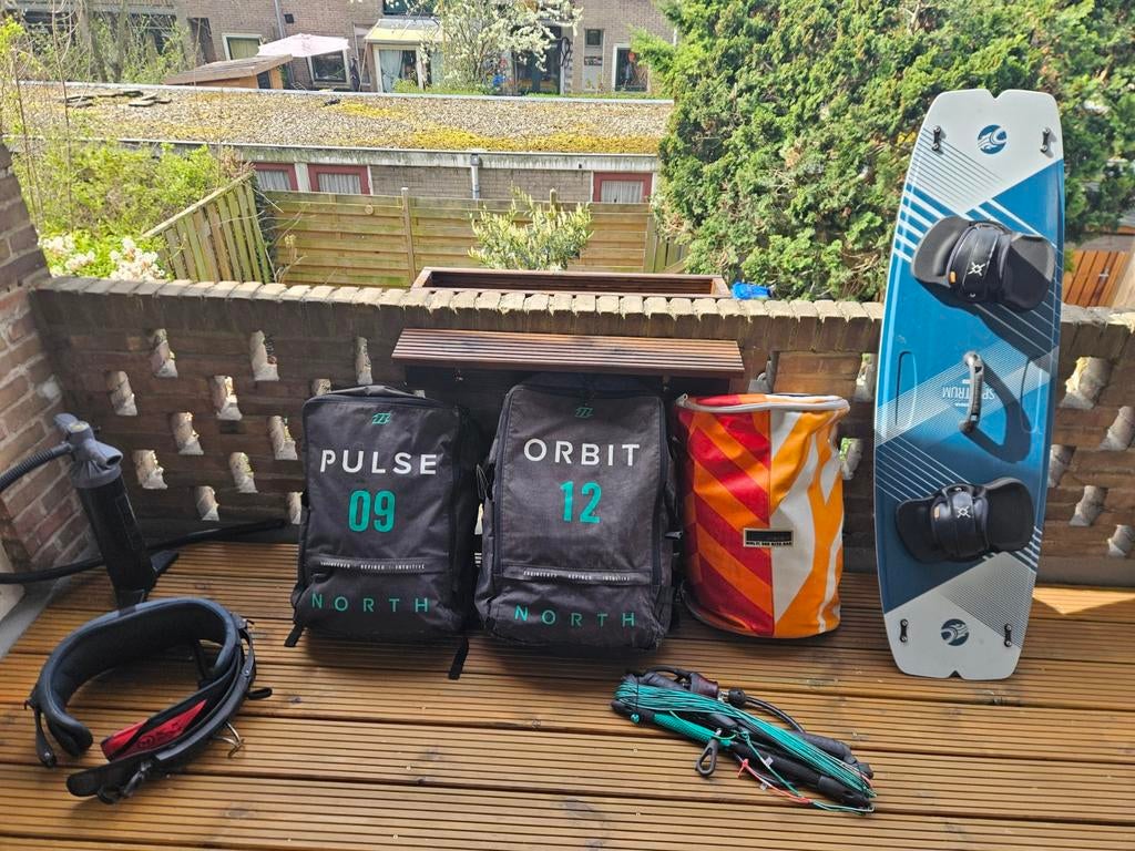 Complete Kiteset: North Pulse 9m, Orbit 12m, Board & Bar, Watersport en Boten, Kitesurfen, Ophalen, Gebruikt, Kitesurf-set, Twintip