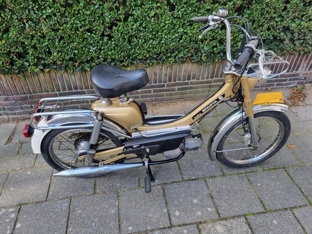 Sparta lucky zonder kenteken loopt nu niet.
Staat al lang st, Fietsen en Brommers, Brommers | Oldtimers, Ophalen of Verzenden