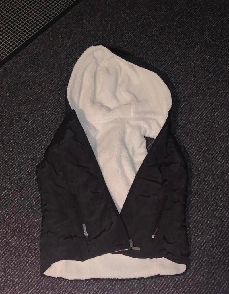 Zwart bodywarmer met witte teddy voering, Ophalen of Verzenden, Zo goed als nieuw, Maat 36 (S), Zwart