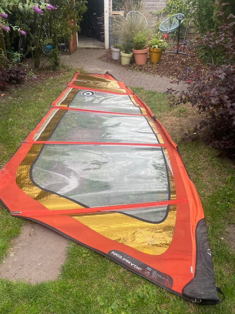 Surfzeil neilpryde zone 5.8, Ophalen, Zo goed als nieuw, Zeil, Minder dan 5 m²