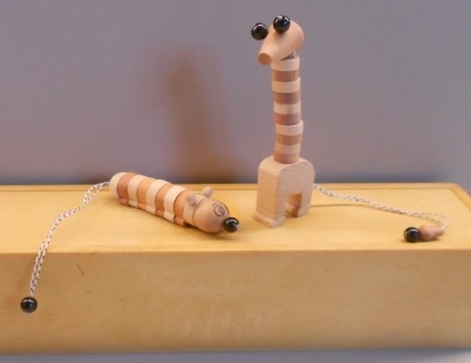 Kindersurprise Ferrero : Houten = Giraffe en Duizendpoot, Ophalen of Verzenden, Zo goed als nieuw, Overige typen