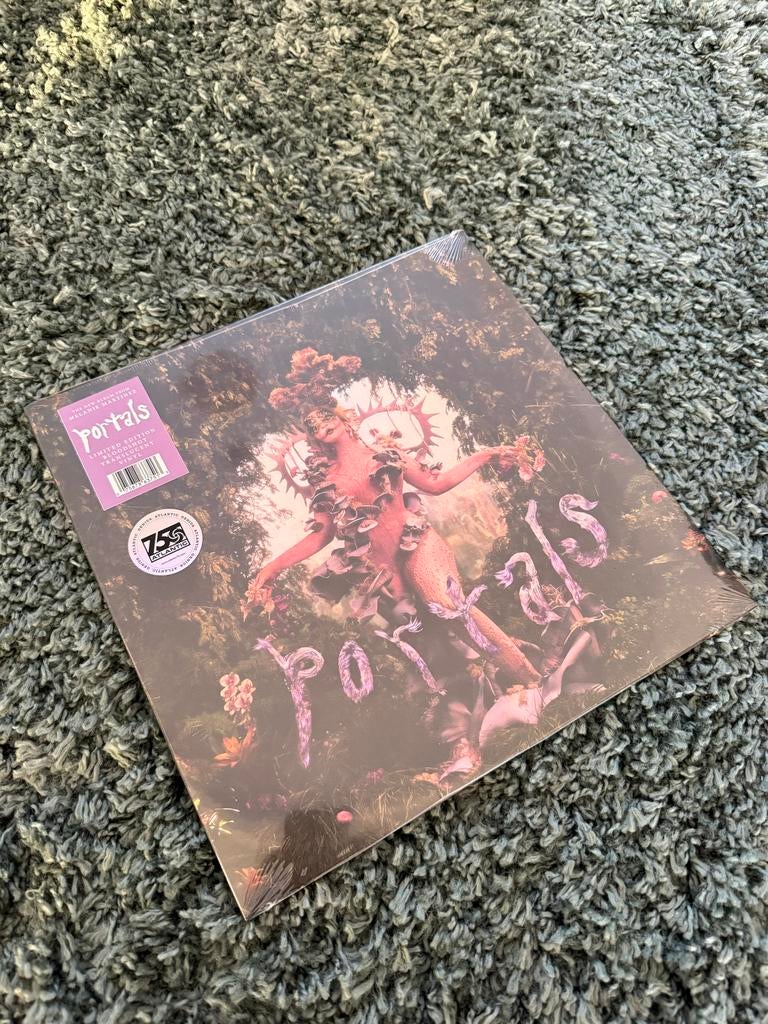 Melanie Martinez Portals Bloodshot Translucent Vinyl SEALED, Ophalen of Verzenden, Nieuw in verpakking, 12 inch