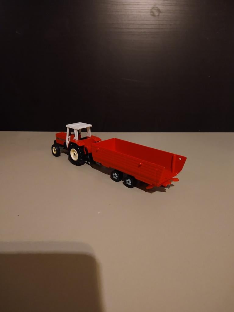 Siku Tractor met aanhanger - Rood schaal 1/60, Ophalen of Verzenden, Gebruikt, Overige typen
