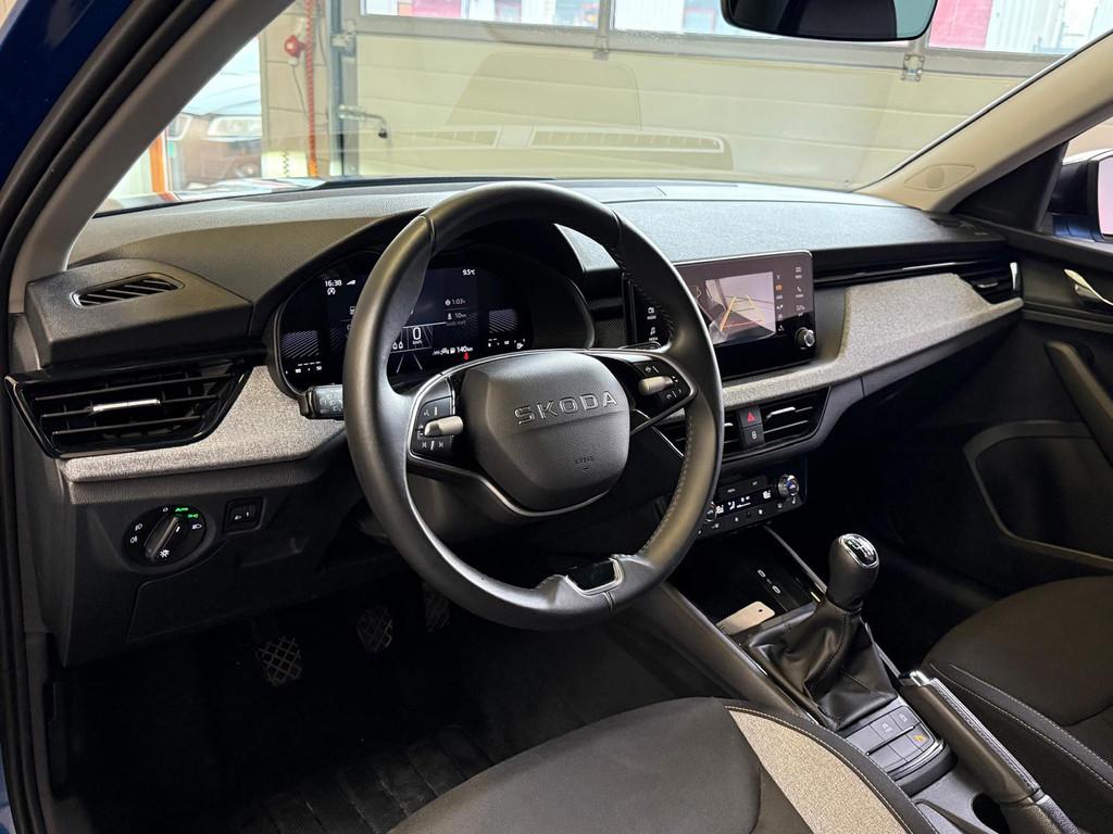 Skoda KAMIQ 1.0 TSI Black Dots 115PK Camera, Stoel/Stuurverw, Voorwielaandrijving, Stof, Blauw, 610 kg