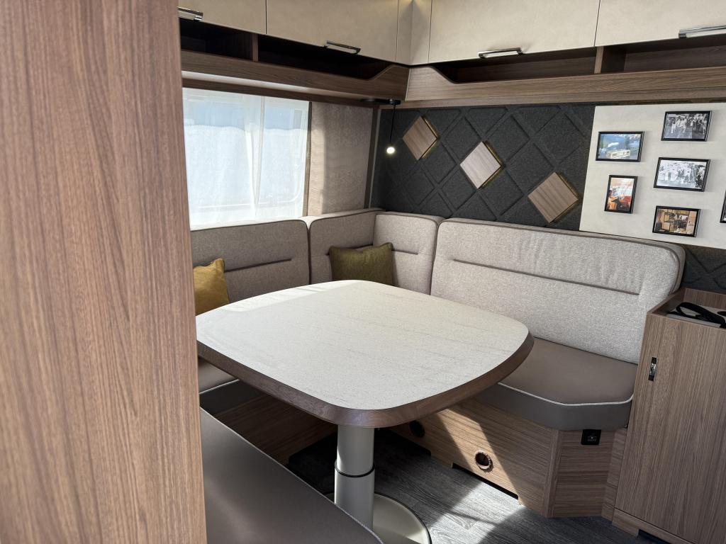 Tabbert Cazadora 550 E, Enkele bedden, Rondzit, Zondag open, Schokbreker, Rondzit, Tabbert, Bedrijf