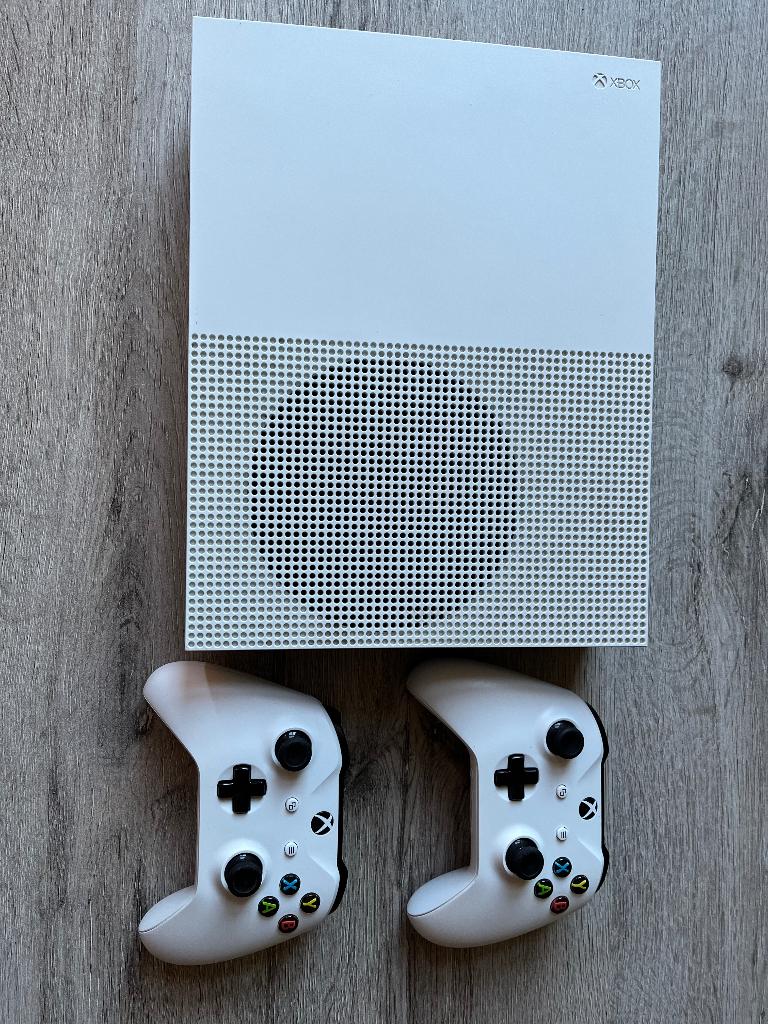 Xbox One S met 2 controllers, Spelcomputers en Games, Spelcomputers | Xbox One, Ophalen, Gebruikt, Met 2 controllers, Xbox One S