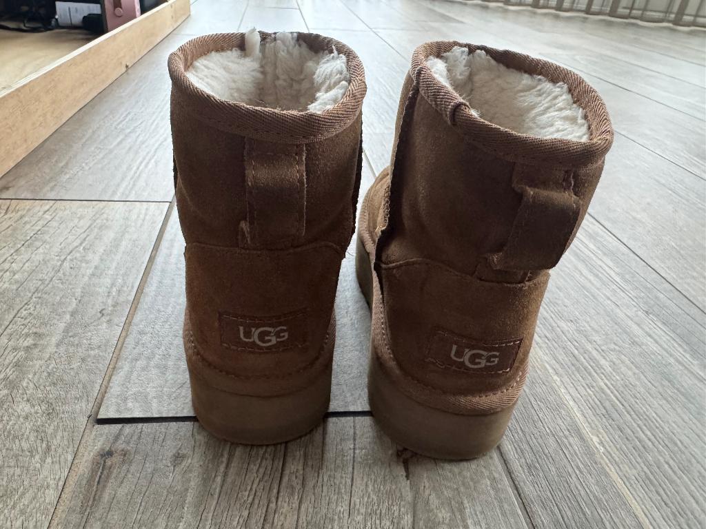 Uggs maat 35, UGG, Meisje, Ophalen of Verzenden, Laarzen