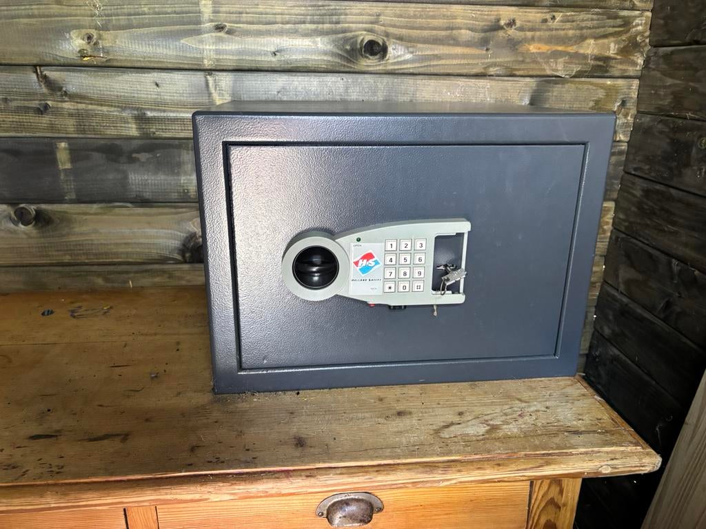 Kluis HS met sleutel, Ophalen, Zo goed als nieuw