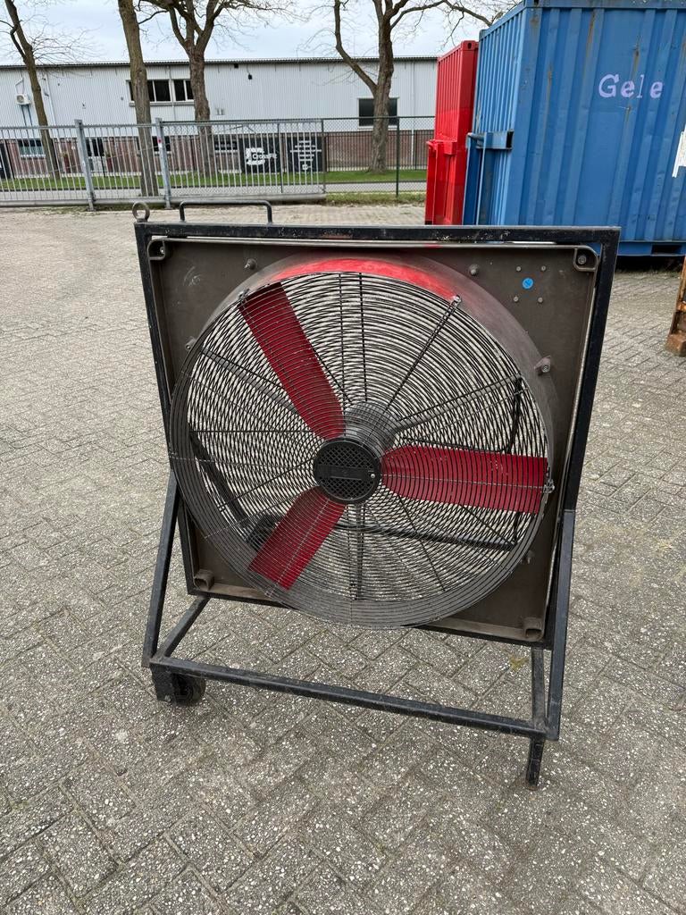 Multifan vloerventilator met wielen, Witgoed en Apparatuur, Ventilatoren, Ophalen, Gebruikt, Vloerventilator