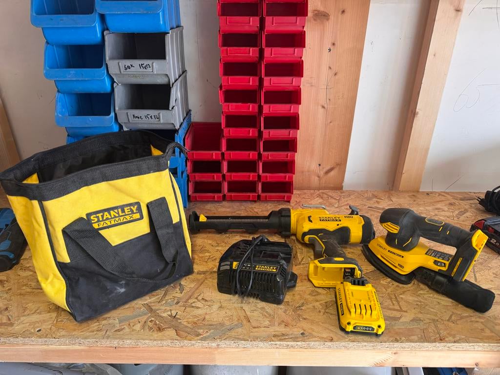 Stanley Fatmax Accu Kitspuit  met Accu en Lader, Ophalen of Verzenden, Zo goed als nieuw