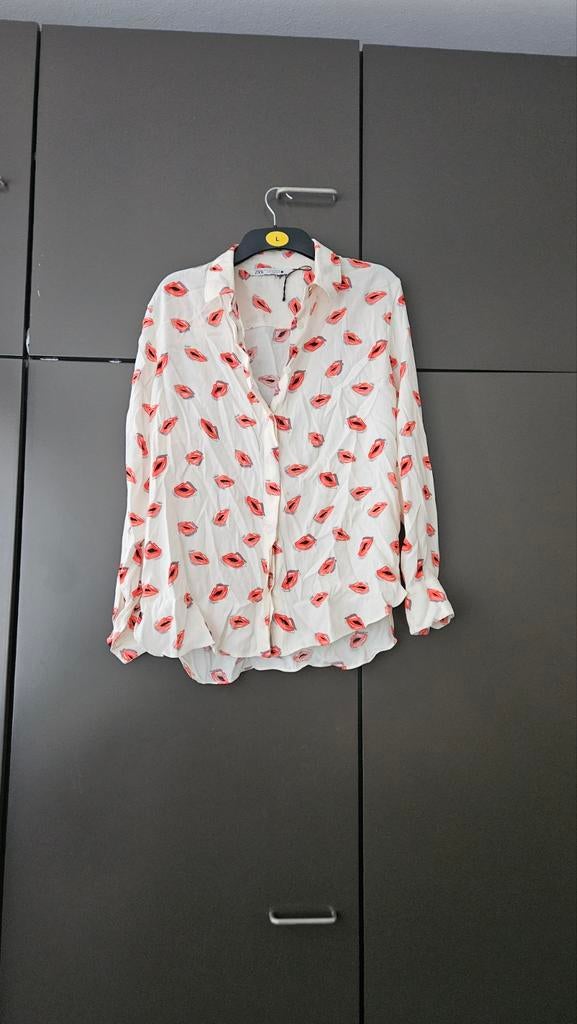 Witte blouse met rode lippenprint, Kleding | Dames, Ophalen of Verzenden