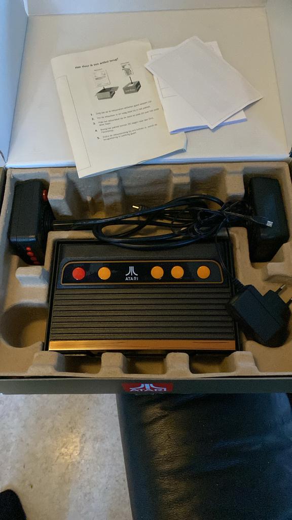 Atari Flashback 9 Gold HD met 120 ingebouwde games, Met games, Ophalen of Verzenden, Zo goed als nieuw, Met 2 controllers