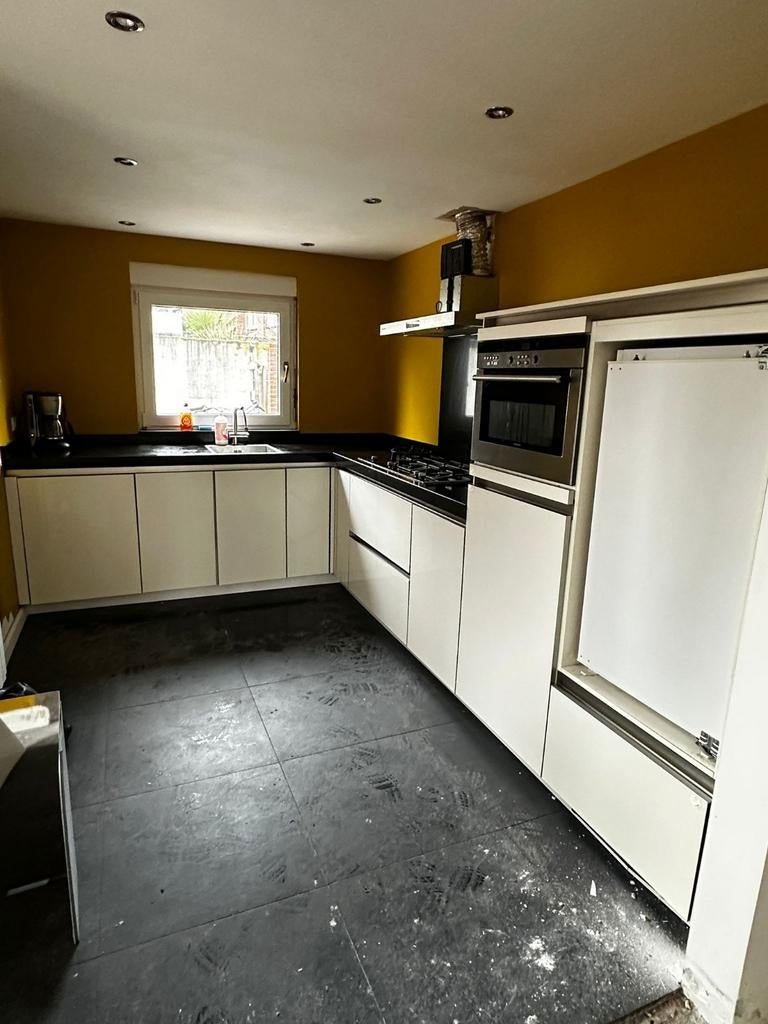 Moderne hoekkeuken met inbouwapparatuur - Wit/Zwart, Ophalen, Gebruikt, Wit, Hoekkeuken