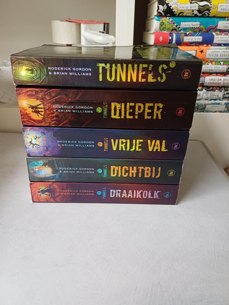 Tunnels complete serie, Boeken, Ophalen of Verzenden, Gelezen, Roderick Gordon & Brian Williams